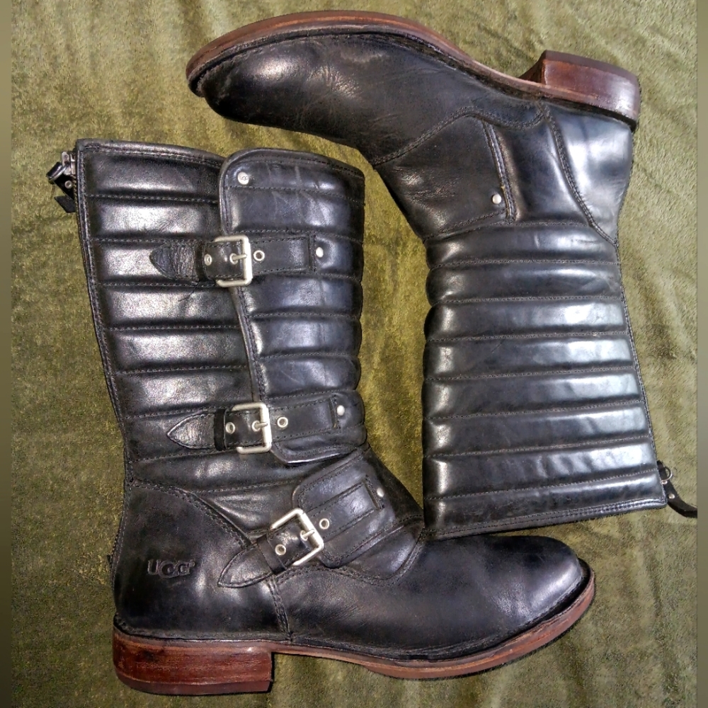 Women ugg boots.